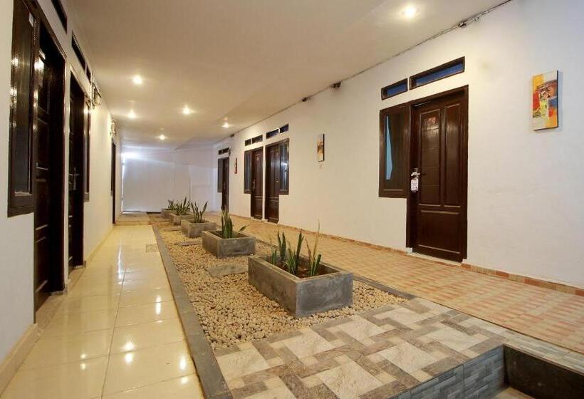 Hotel Reddoorz Near Jalan Soeprapto Bengkulu