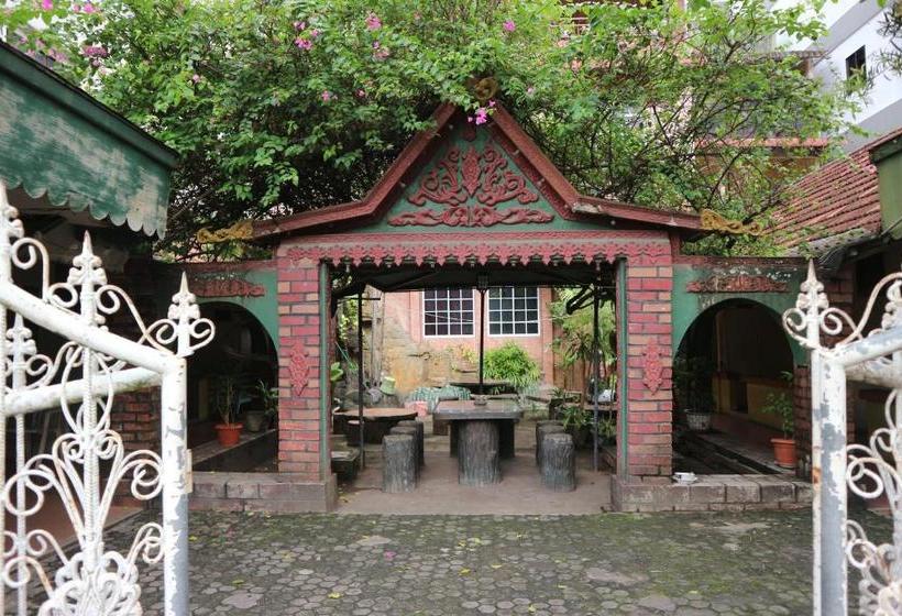 Spot On 2685 Hotel Surya