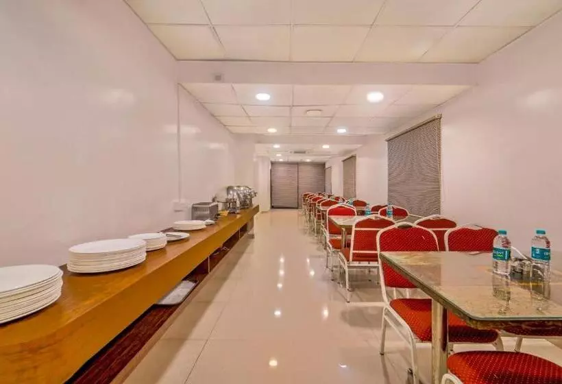 Hotelli Treebo Golden Swan Airport Free Pick & Drop