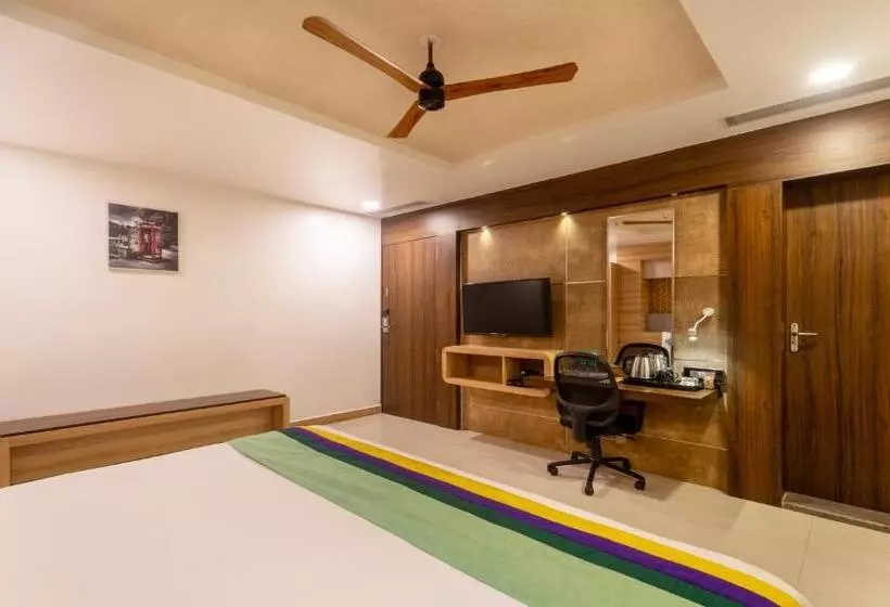 Hotelli Treebo Golden Swan Airport Free Pick & Drop