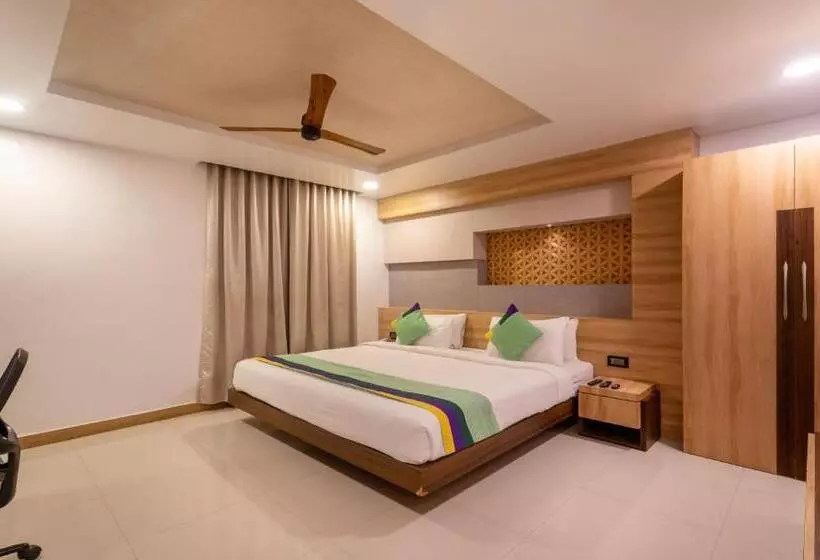 Hotelli Treebo Golden Swan Airport Free Pick & Drop