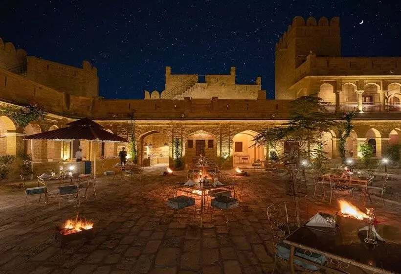 ホテル Welcomheritage Mohangarh Fort