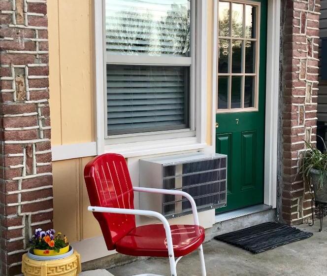 مُتل Rockwood Motor Court