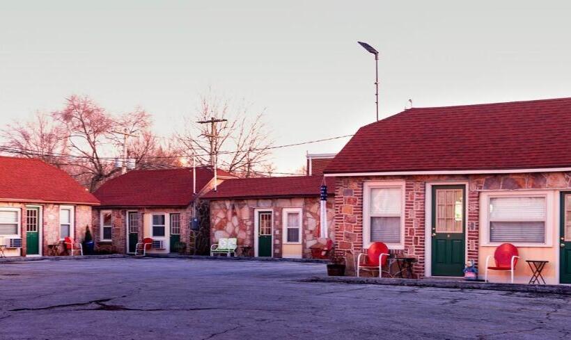 مُتل Rockwood Motor Court