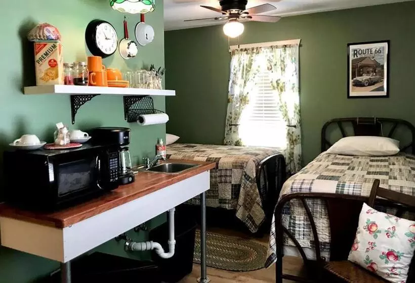 مُتل Rockwood Motor Court