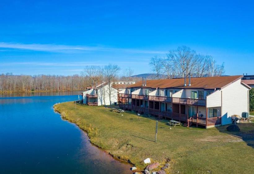 Crown Resorts At The Poconos