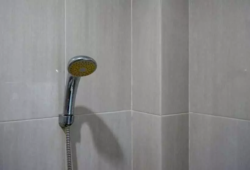 Reddoorz @ Hotel Bravo Pantai Kamali Bau Bau