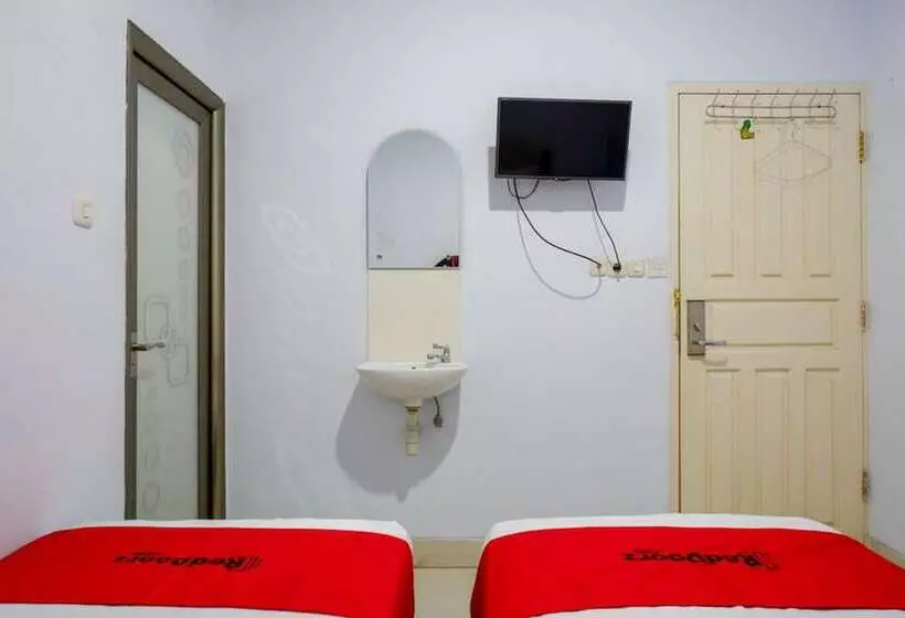 Reddoorz @ Hotel Bravo Pantai Kamali Bau Bau