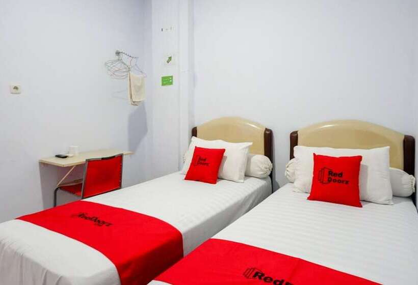 Reddoorz @ Hotel Bravo Pantai Kamali Bau Bau