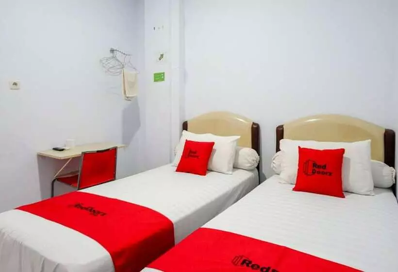 Reddoorz @ Hotel Bravo Pantai Kamali Bau Bau