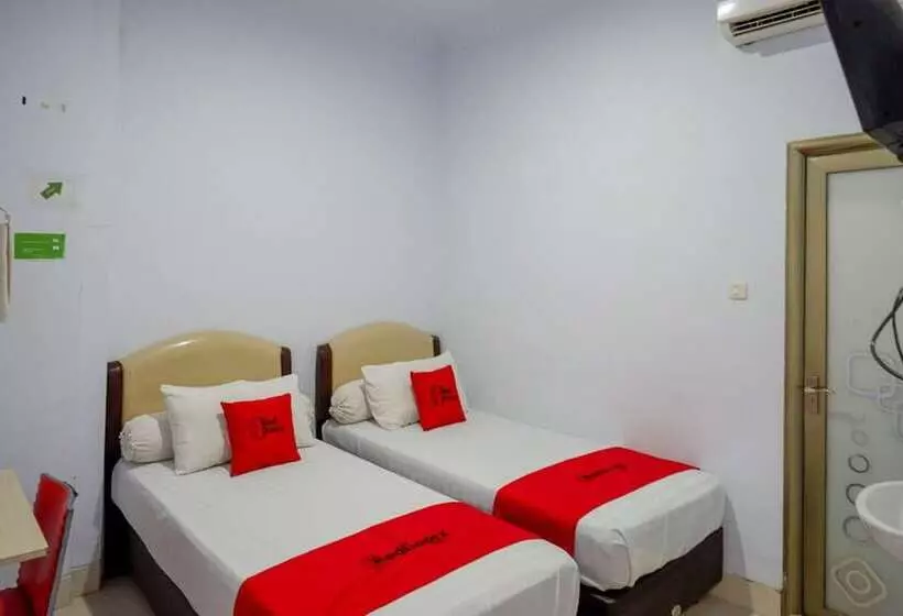 Reddoorz @ Hotel Bravo Pantai Kamali Bau Bau