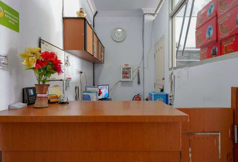 Reddoorz @ Hotel Bravo Pantai Kamali Bau Bau