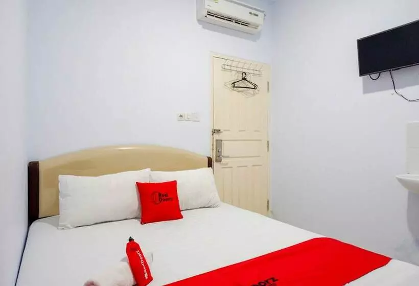 Reddoorz @ Hotel Bravo Pantai Kamali Bau Bau