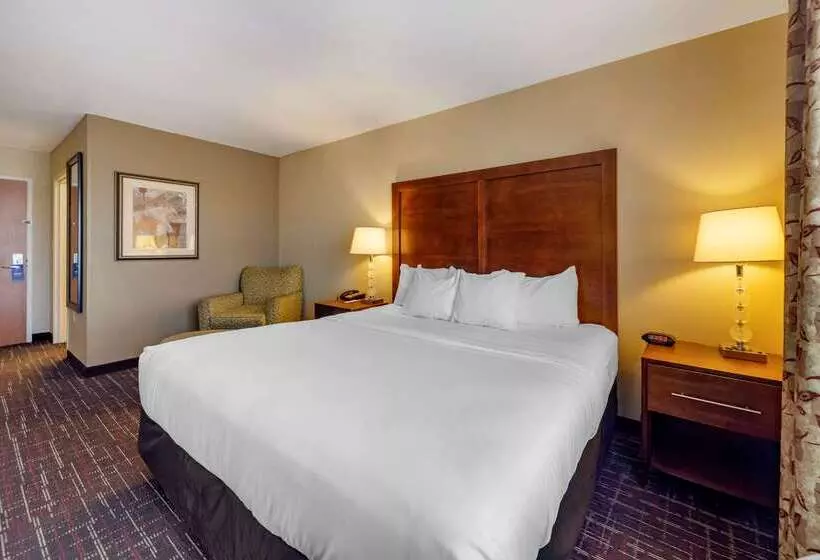 호텔 Comfort Inn & Suites Shawnee North Near I40