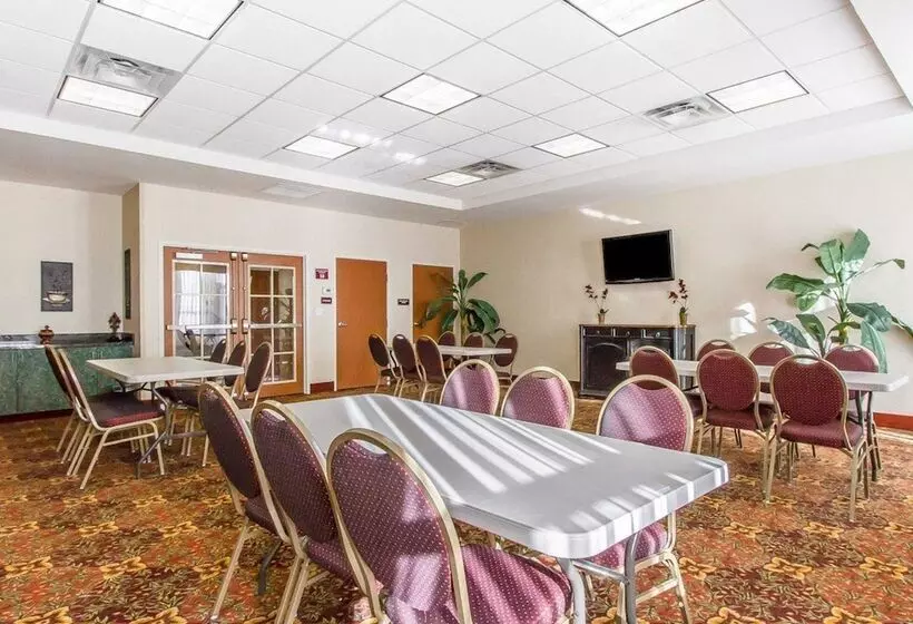 호텔 Comfort Inn & Suites Shawnee North Near I40