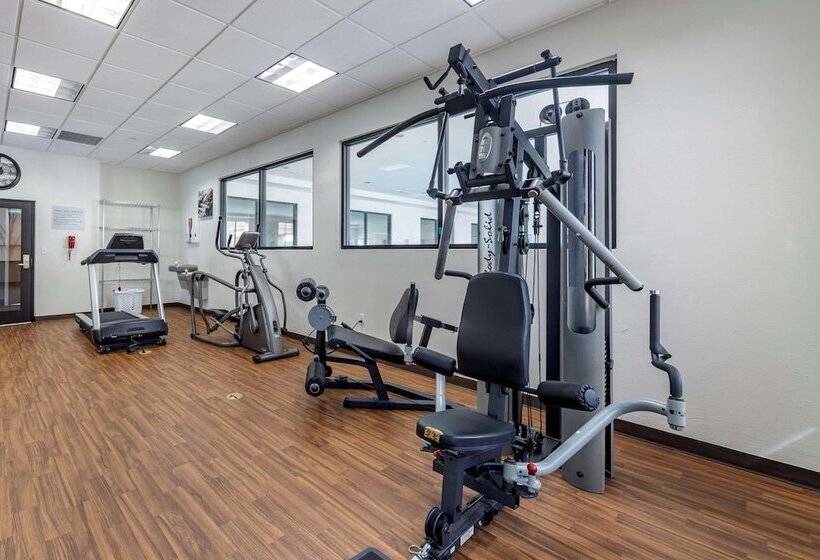 酒店 Comfort Inn & Suites Shawnee North Near I40