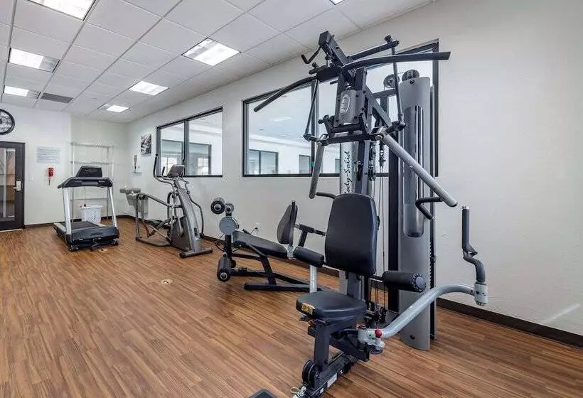 호텔 Comfort Inn & Suites Shawnee North Near I40