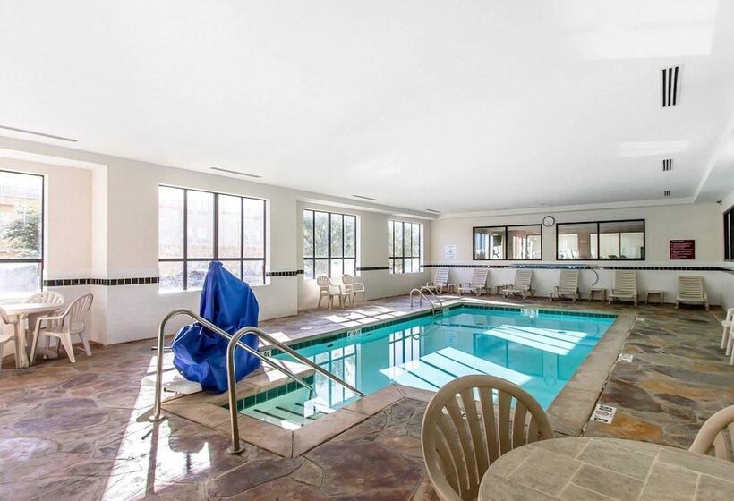 酒店 Comfort Inn & Suites Shawnee North Near I40