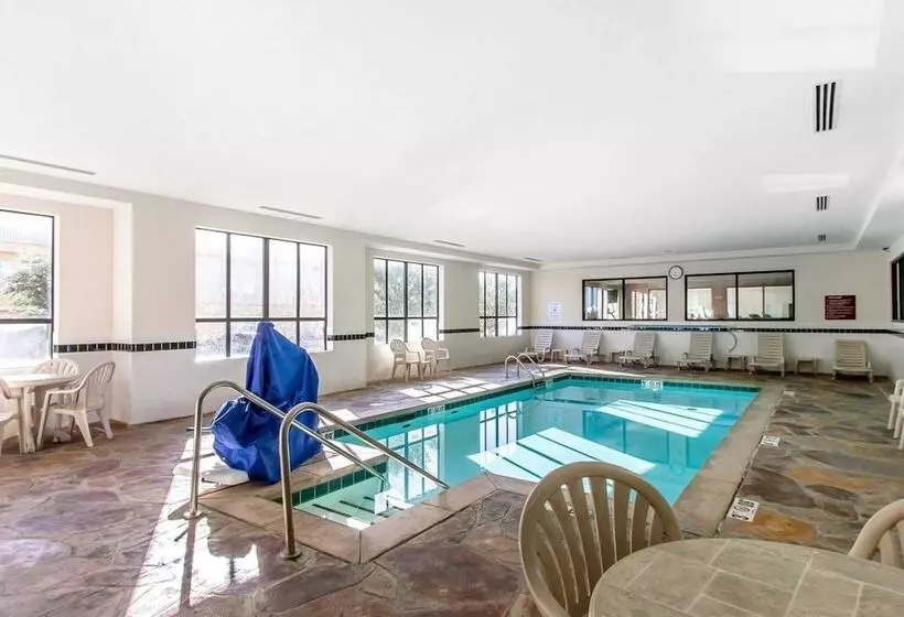 호텔 Comfort Inn & Suites Shawnee North Near I40