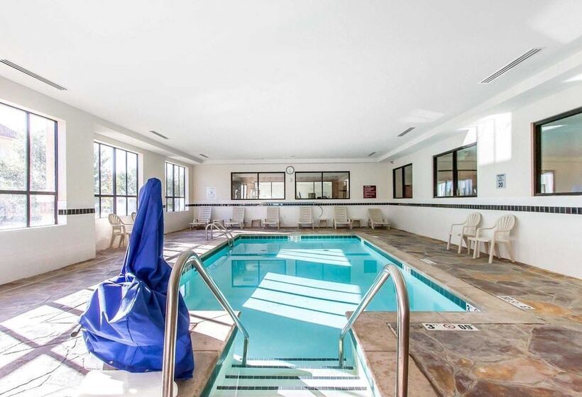 酒店 Comfort Inn & Suites Shawnee North Near I40