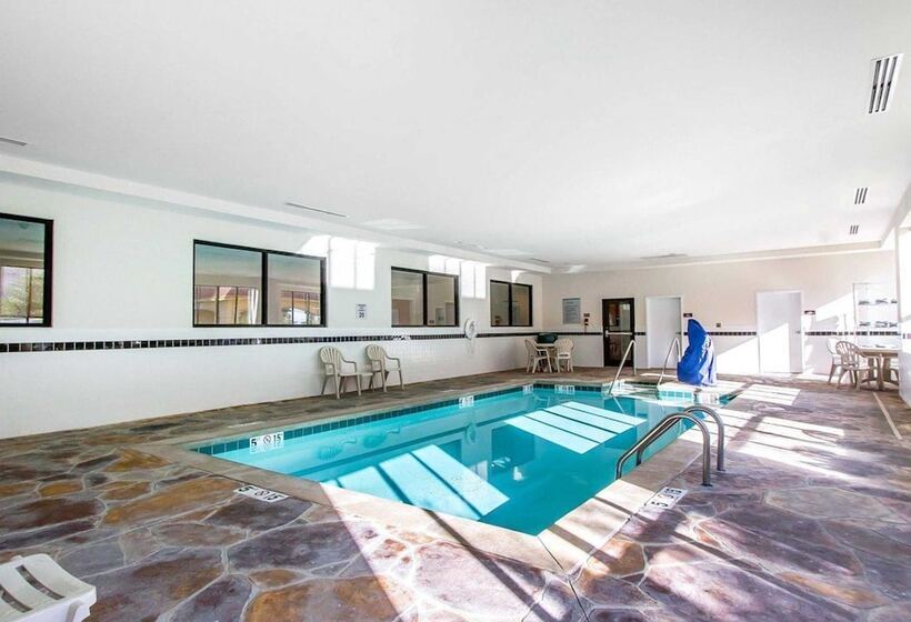 酒店 Comfort Inn & Suites Shawnee North Near I40