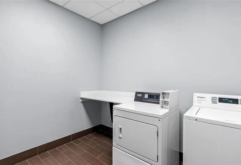ホテル Comfort Inn & Suites Shawnee North Near I40