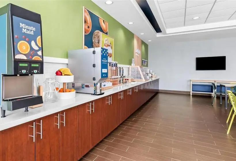 ホテル Comfort Inn & Suites Shawnee North Near I40