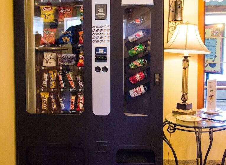 هتل Fairbridge Inn & Suites