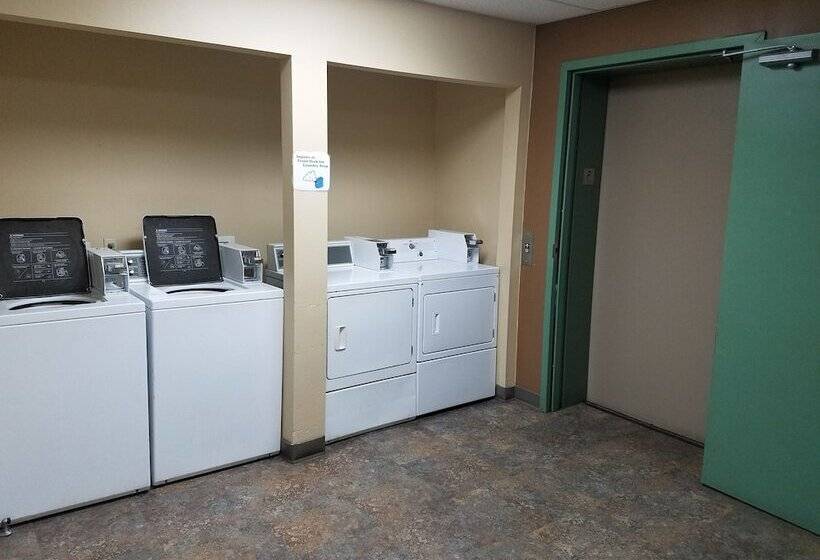 هتل Fairbridge Inn & Suites