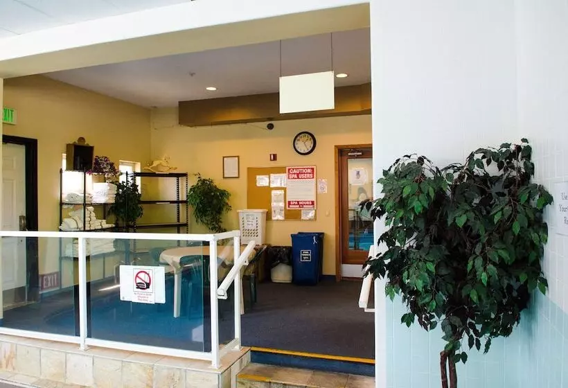 בית מלון כפרי Fairbridge Inn & Suites