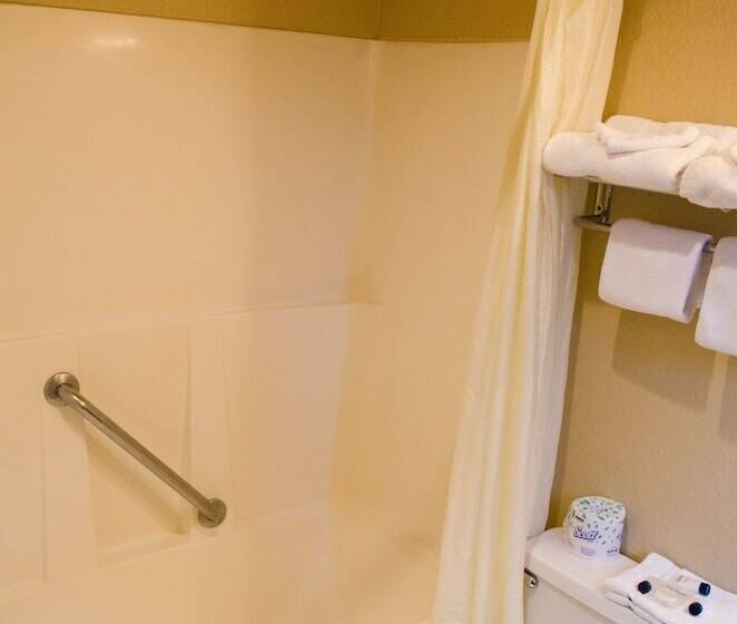 هتل Fairbridge Inn & Suites