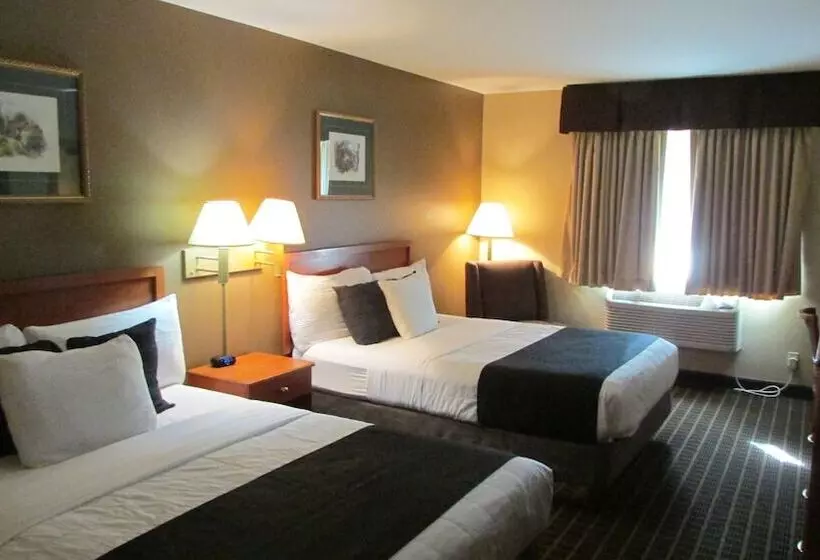 בית מלון כפרי Fairbridge Inn & Suites