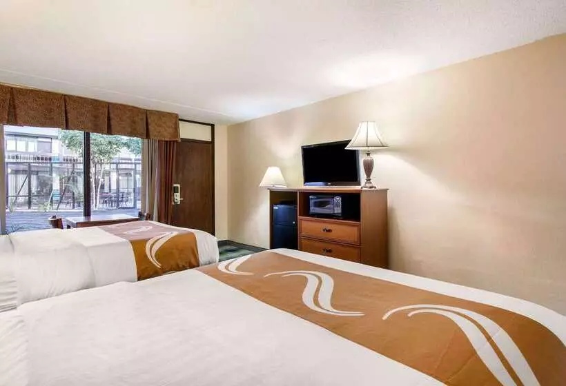 Отель Quality Inn Arkansas City North