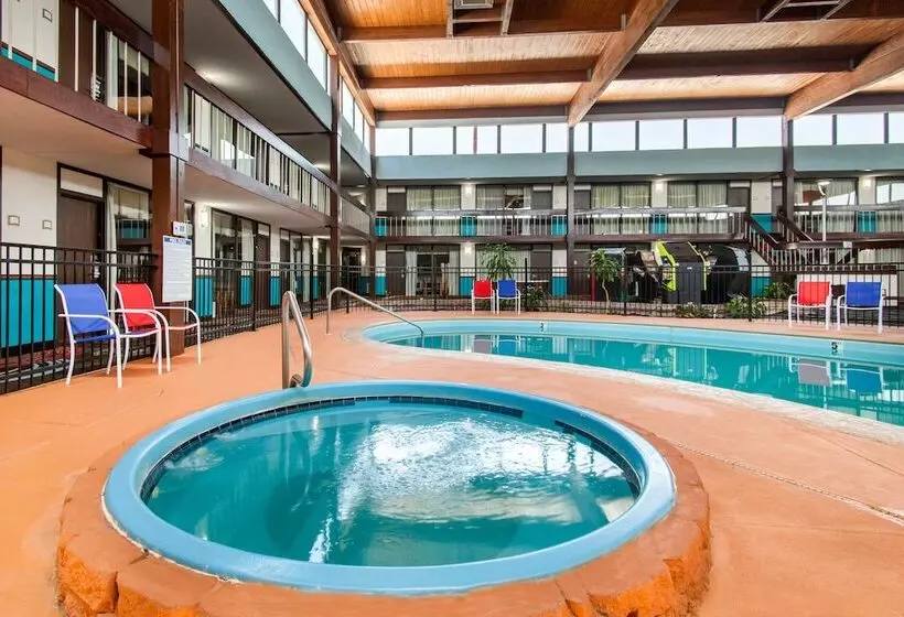 Отель Quality Inn Arkansas City North