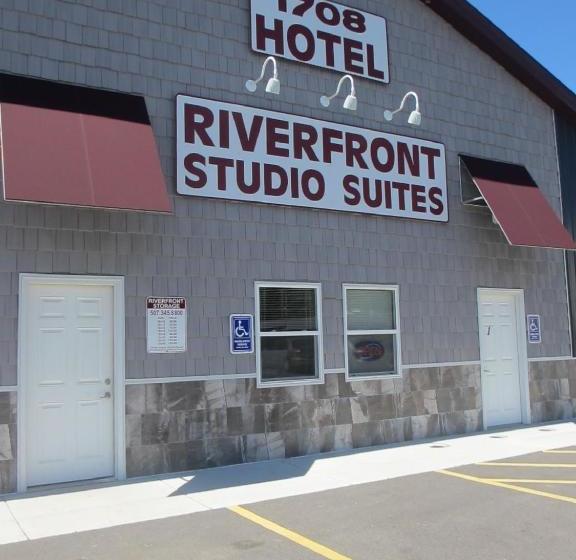 Hotel Riverfront Studio Suites