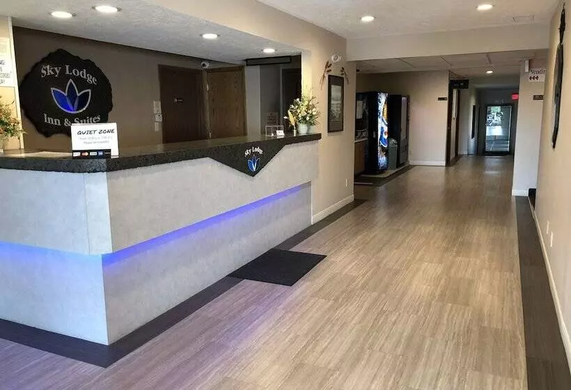 Мотель Sky Lodge Inn & Suites Delavan