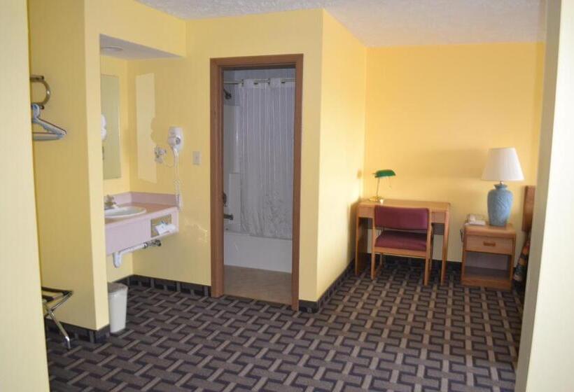 Мотель Sky Lodge Inn & Suites Delavan