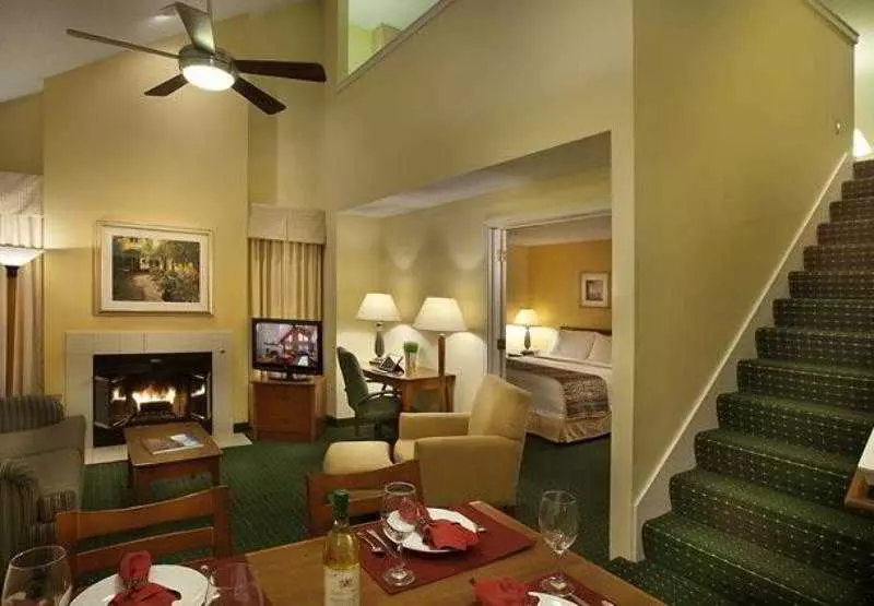 اقامتگاه Sonesta Es Suites Portland Vancouver Parkway