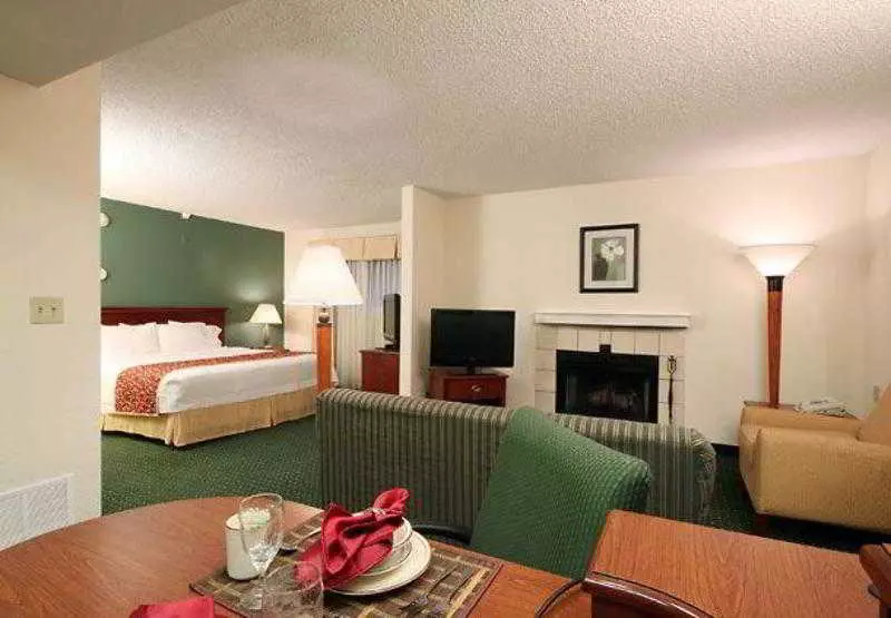 اقامتگاه Sonesta Es Suites South Brunswick  Princeton