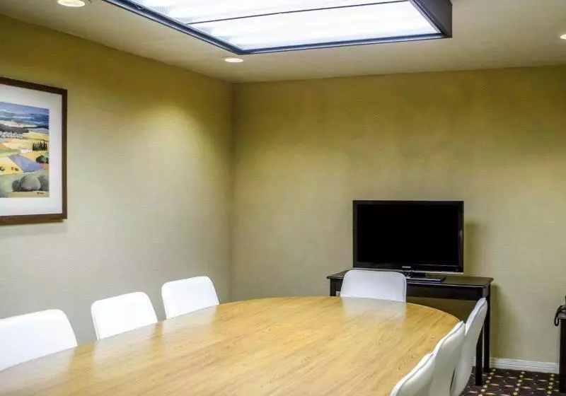 اقامتگاه Surestay Studio By Best Western Pensacola