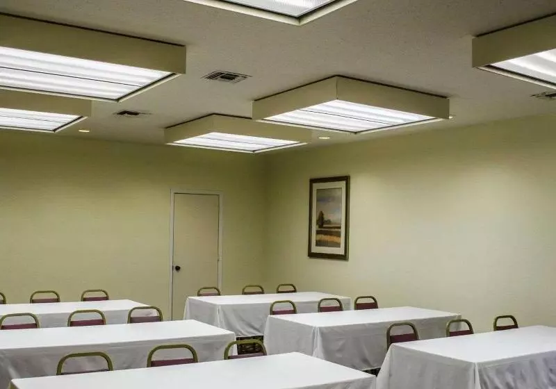 اقامتگاه Surestay Studio By Best Western Pensacola