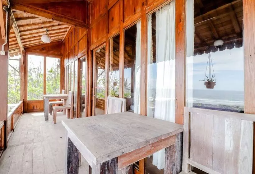 Adinda Beach Hotel And Villa