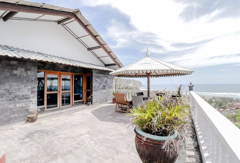 Adinda Beach Hotel And Villa