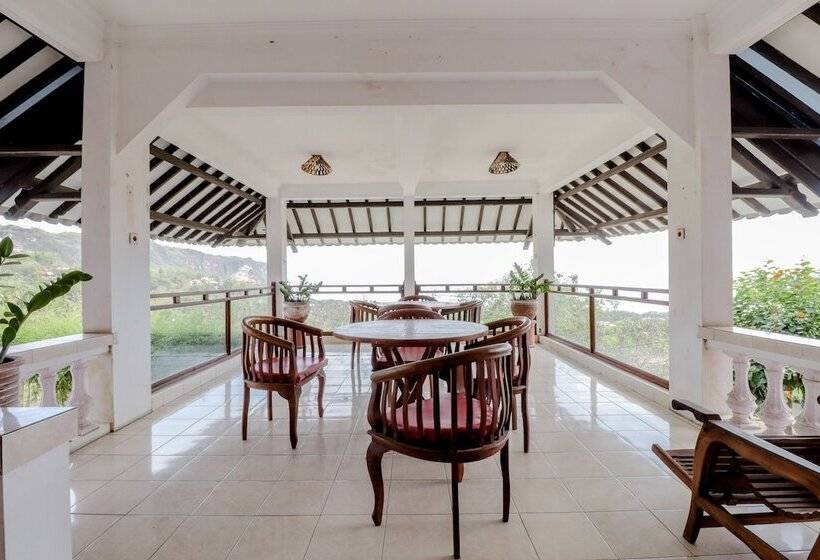 Adinda Beach Hotel And Villa