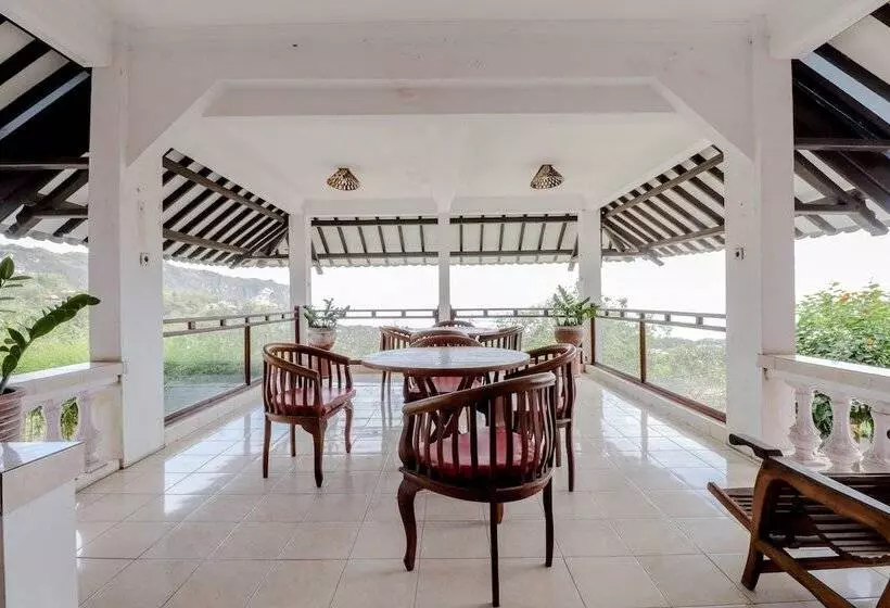 Adinda Beach Hotel And Villa