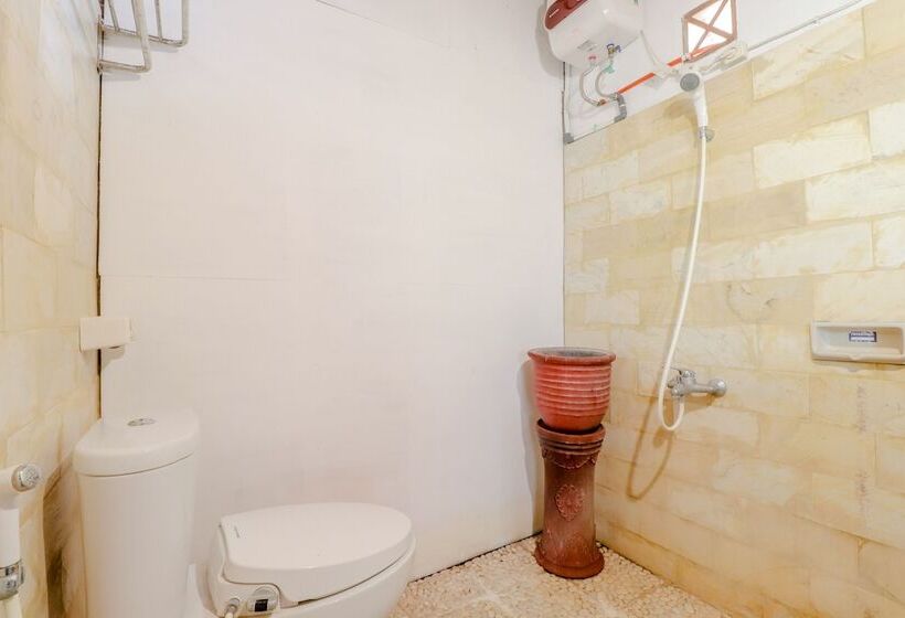 Adinda Beach Hotel And Villa