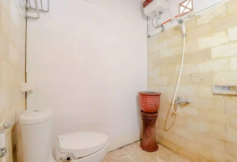 Adinda Beach Hotel And Villa