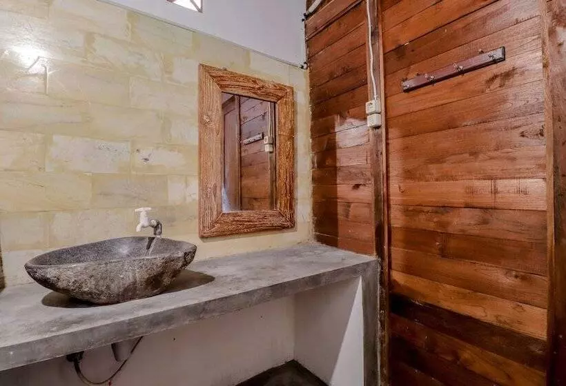 Adinda Beach Hotel And Villa