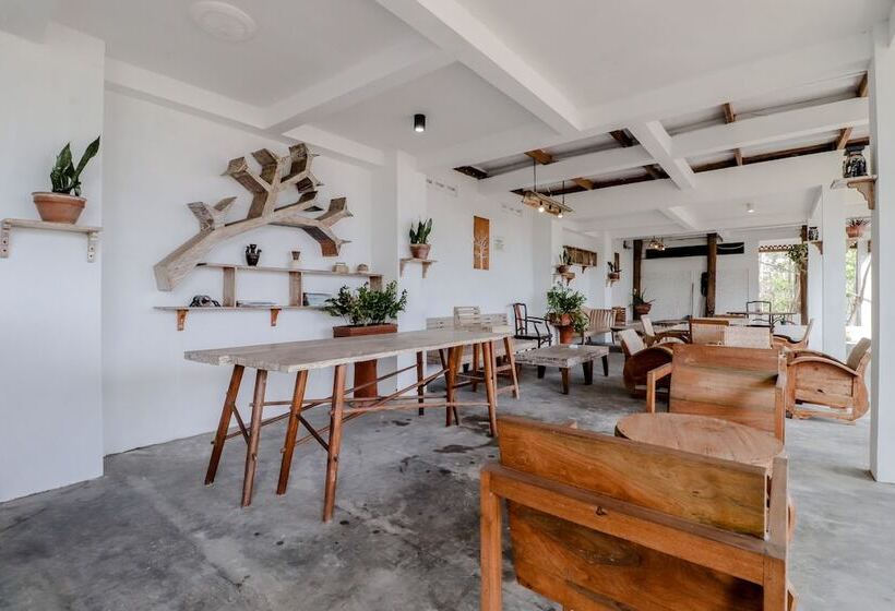 Adinda Beach Hotel And Villa