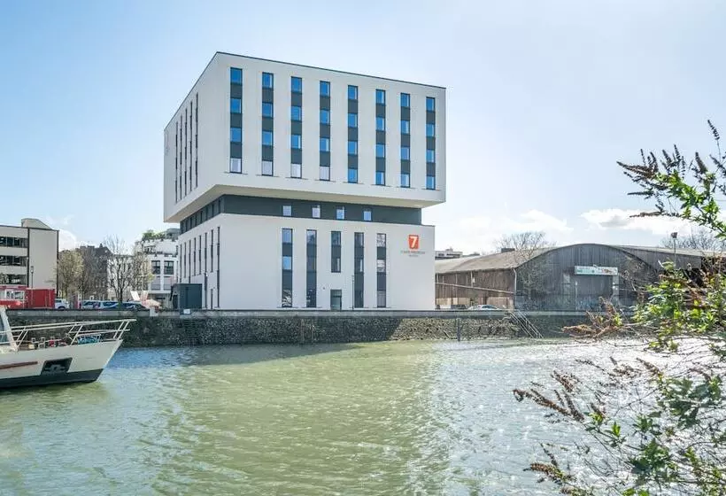 ホテル Campanile Duisburg City